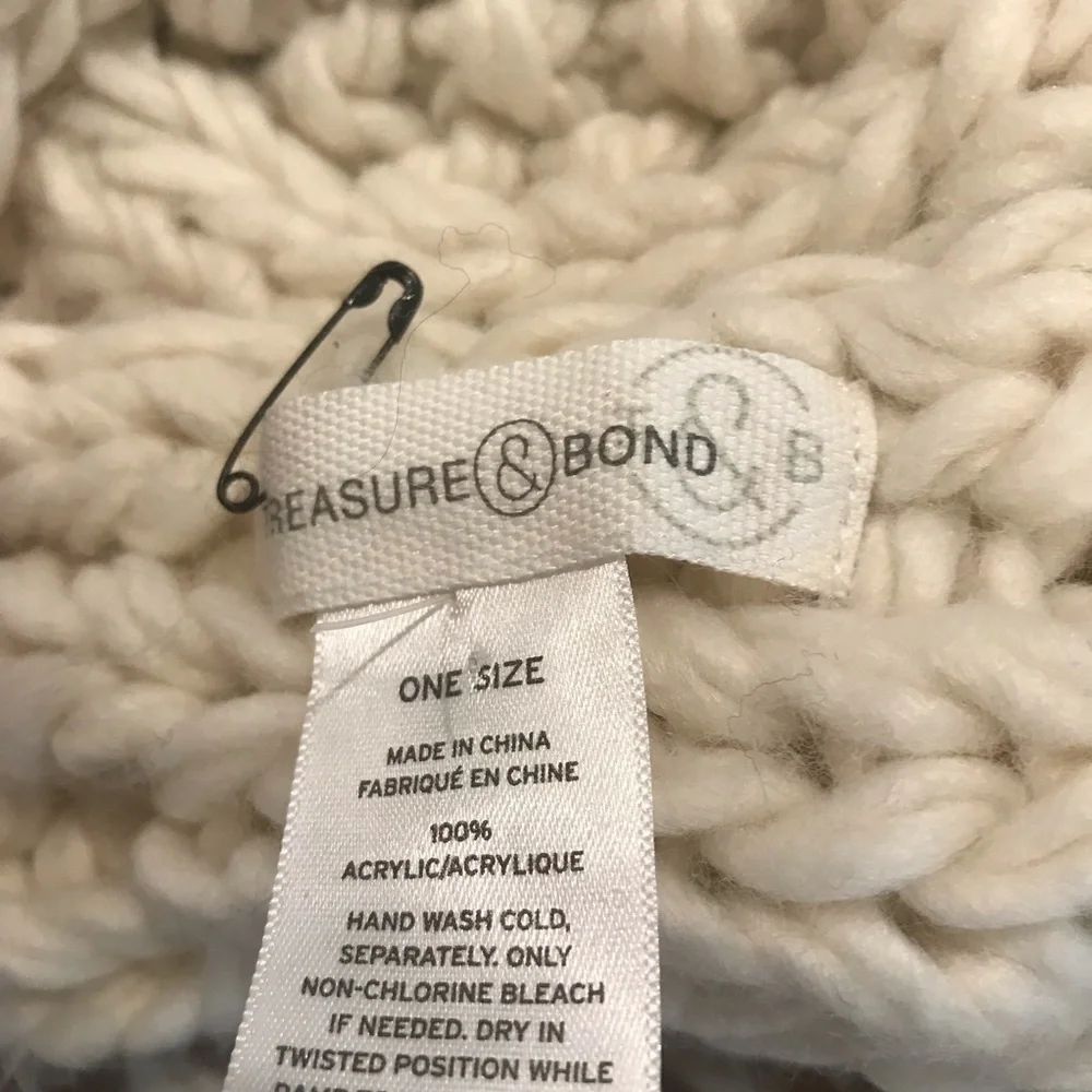 Chunky cable scarf soft 93x14 NWOT